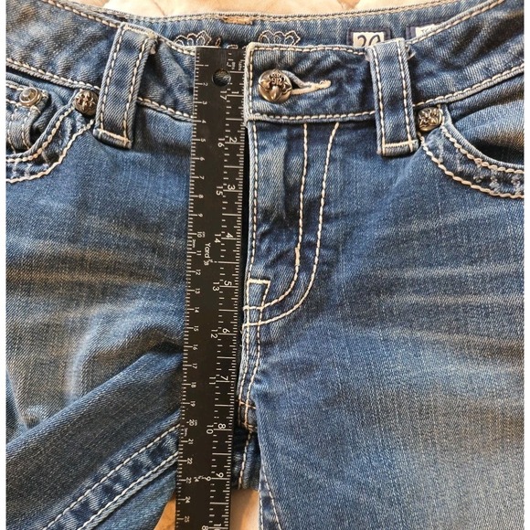Size 29 Miss Me Jeans Women's Signature Embroidered Capri Flap Pockets Bling EUC - Picture 8 of 11